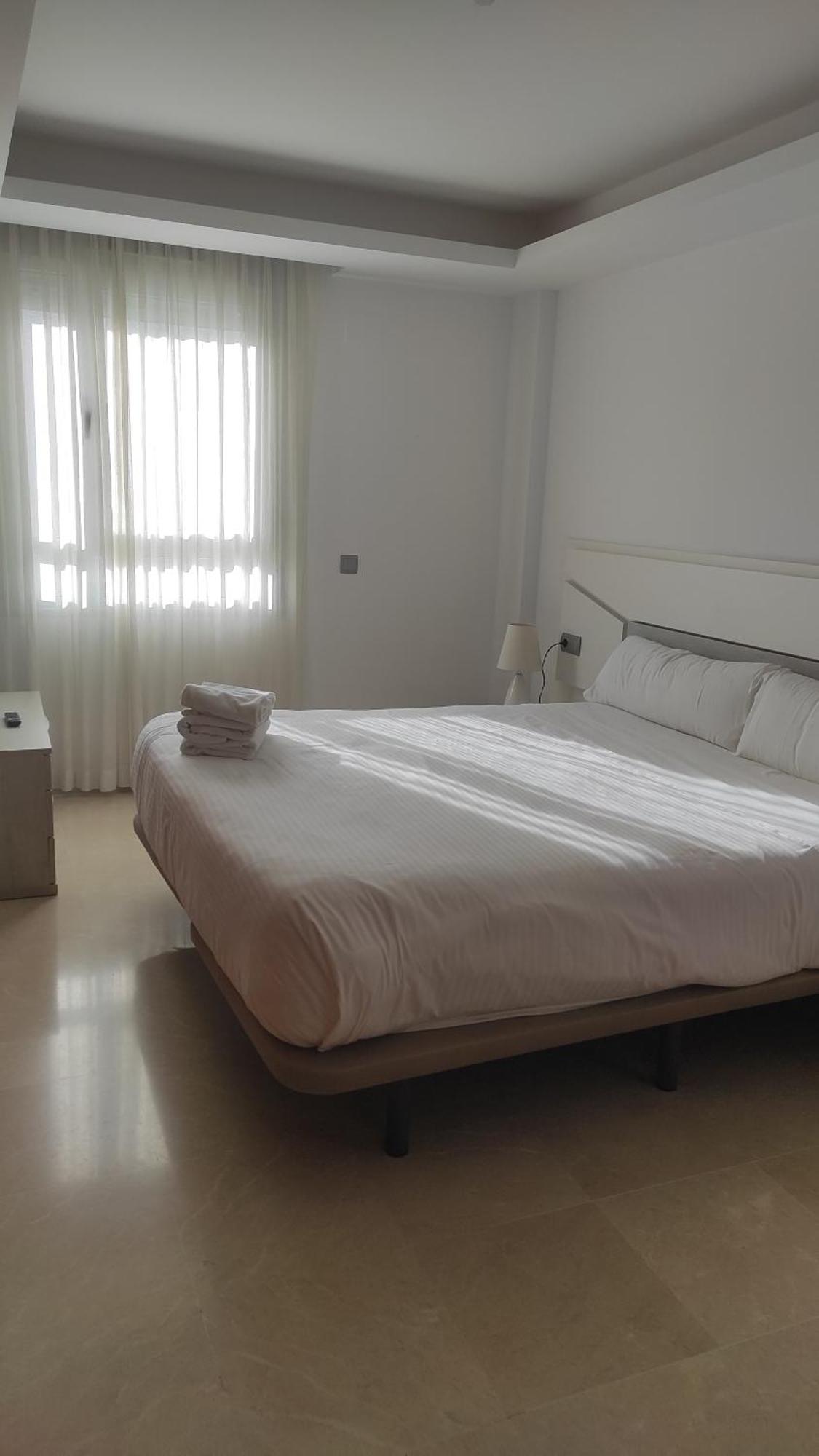 Deluxe 3 Bedroom By Aqua Apartments,